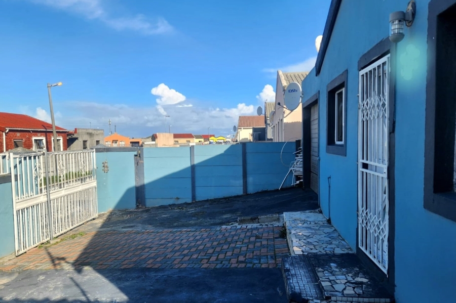 6 Bedroom Property for Sale in Philippi Western Cape